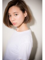 イル(ile)&nbsp;切りっぱなしボブ/白髪活かし/ベージュカラー/30～60代にお勧め