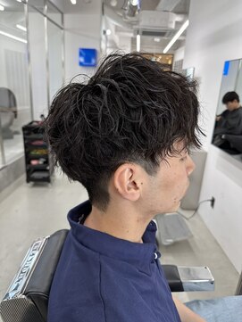 ロンド ローガン 名駅(Lond LOGAN) 波打ちパーマ　センターパート　無造作　メンズ　眉毛