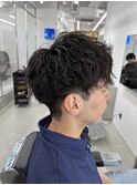 波打ちパーマ センターパート 無造作 メンズ 眉毛
