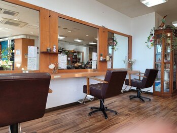 クラージュ 二十四軒店(HAIR SPACE COURAGE)の写真/《理美容対応可!》男女それぞれブースあり◎大人のオシャレ×毎日にフィットするスタイルを提供![二十四軒]