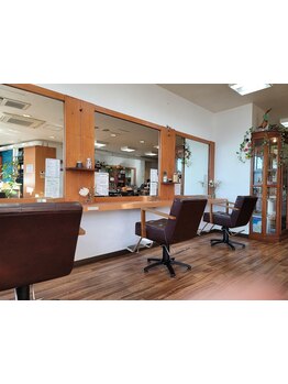 《理美容対応可!》男女それぞれブースあり◎大人のオシャレ×毎日にフィットするスタイルを提供![二十四軒]