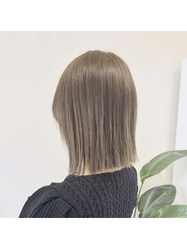 ファミーユプラス(famiiyu+) タッセルボブ×グレージュカラー