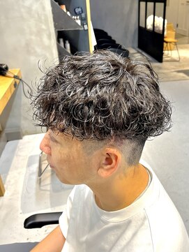 エリマ 調布(elima) 調布メンズ刈り上げマッシュ波巻きスパイラルパーマ強め30代