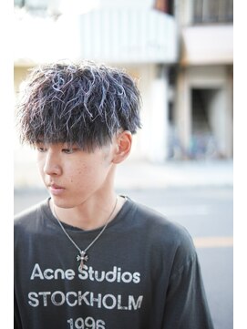 髪工房ケンズ 上新庄(髪工房ken's) ホワイトメッシュ×ツイストパーマ