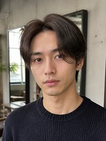 ローム(Rome)&nbsp;センターパートコンマヘア毛流れセンターパート束感ショート