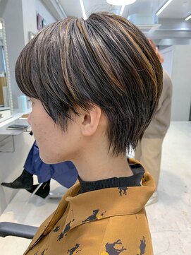 テトヘアー(teto hair) マッシュショート、くっきりハイライト、ネイビーカラー