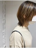 【三ツ井純】ウルフカットくびれヘアハイライトカラーウルフボブ