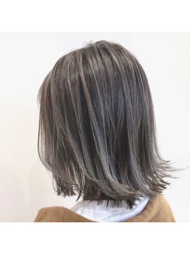 アヴァンス イオンモール和歌山店(AVANCE) 切りっぱなしボブのグレージュ