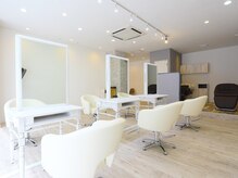 スペラ 成田店(SpeRa)の雰囲気（白基調の空間。お客様の時間を大切に心落ち着ける雰囲気を演出）