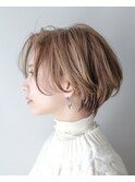 ハンサムショート/センターパート/ミルクティーベージュ/豊橋