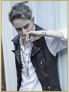 ジジバイワースホワイル(jiji by WORTH WHILE) フェザーショートサーフカールフェザーパーマシャドウパーマ