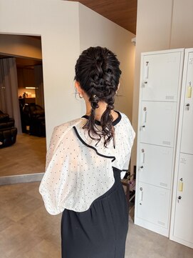 スリーバイザサロン(THREE by the salon) 編みおろしポニー