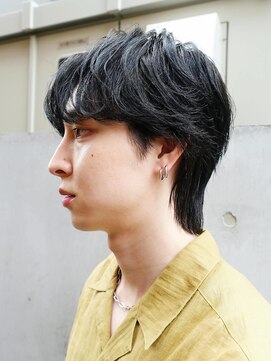 ポール(pole) 横顔で惹き付けるセンターパート