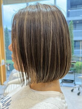 ソワネ 表参道(soigne) 表参道白髪ぼかし顔周りレイヤーくびれショートボブアッシュ40代