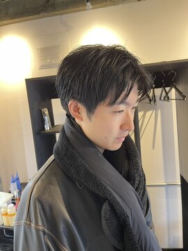 清潔感アップのナチュラルメンズショート