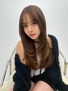 コンムオーベレ 瓢箪山店(COMMUOVERE)の写真/頑張りすぎない「抜け感」をデザイン。骨格やクセを見極めたカットで、横顔まで美しく小顔に見せる提案を