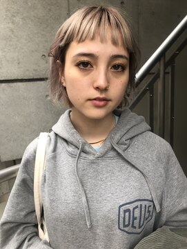 ビビト(bibito) bibito 金髪イルミナ 前髪切りっぱなしボブ エッジショート