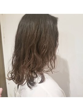 カウチ(Kauti) ツヤツヤミディアムパーマ