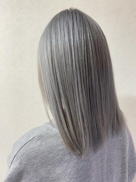リア(Lia by KENJE) 前髪　ホワイトカラーは可愛すぎる！