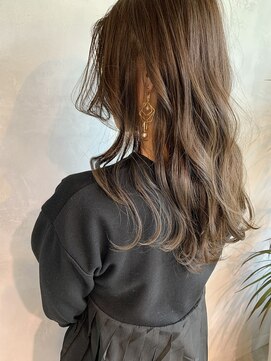 キチ(kichi.) [kichi.] ロングレイヤー×くすみベージュ