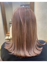 シェルビー 新宿(SHELBe)&nbsp;くびれミディアム×くすみピンクベージュ[新宿/白髪ぼかし]