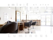 アミーリットルアットアラオ(amie:L at arao)の雰囲気（絵を飾ったりして個展のような優しい空間でお出迎えしております）