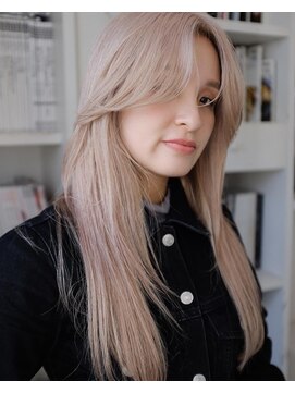 グリフィカ(grifica) 透明感抜群ミルクティーベージュ