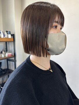 アン(un) ぷちゅん/切りっぱなしボブ/ぱっつんボブ/グレージュ