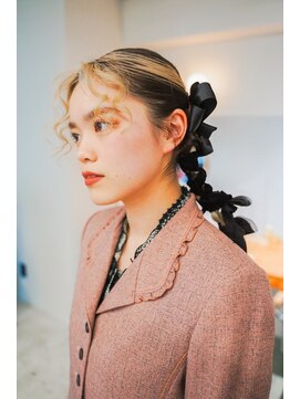 アザー(o. the .r) 前から見てもお洒落なヘアアレンジ