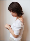 切りっぱなしくびれヘアひし形ショートウルフ暗めカラーアッシュ