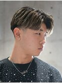 MEN'S/毛流れセンターパート×ハイライト/テーパーフェード