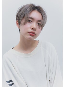カラン(KARAN) センターパートショート。