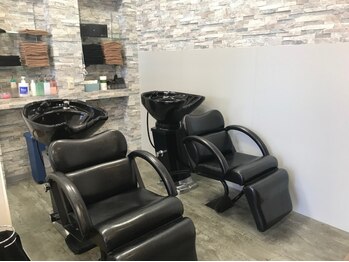 色染堂の写真/≪コスパ×タイパ抜群◎≫気さくなスタッフが、スピーディー且つ丁寧な施術でお客様の理想を叶える♪