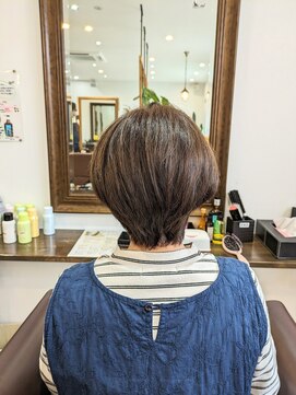 グリーン(Green) 明るめベージュカラー