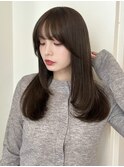 柔らかく動くレイヤーカットと透明感たっぷりくすみベージュ