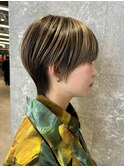 ショートカットハイライトマッシュ大人毛流れ