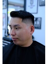キングコング バーバーショップ バイ アルバレス(KING KONG BARBERSHOP by ALVAREZ)&nbsp;フェザーアップ×スキンフェード〔所沢市/小手指/バーバー〕