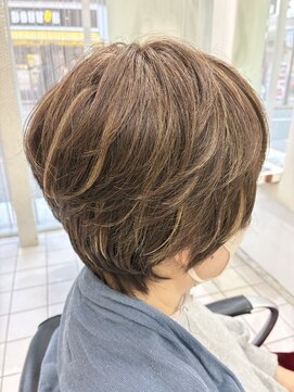 白髪ぼかしハイライト　ショート