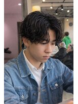 ロロネー 池田(Lolonois)&nbsp;波巻きスパイラルパーマセンターパート無造作パーマ刈り上げ