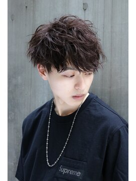 ネイビー(NAVY) グランメゾン フェザーマッシュ キムタク髪型 スパイラルパーマ