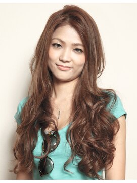 ブランコトレスメモリアル(BLANCO tres メモリアル) ナチュラルグラデーションカラーが生きる、重軽ロング