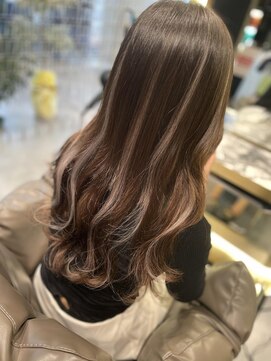 ニーナ ビューティーサロン(NINA Beauty Salon) スモーキーグレーハイライト