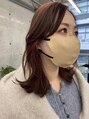 アカラ(acala)&nbsp;切りっぱなしの外ハネにレイヤー○インナーカラーも可愛いです