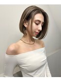 首を綺麗に見せてくれるシンプルな前下がりボブ/大人ボブ