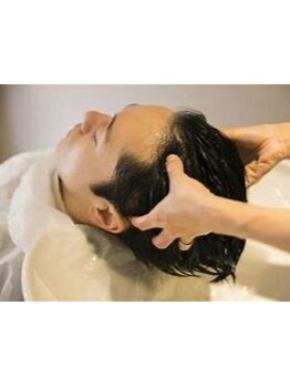 【極上寝落ちヘッドスパ￥7700】頭皮をしっかりほぐし、髪の芯から健やかな髪に導きます。<完全個室>