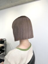 ハイセンス(hi-Sense) 小顔に見せるヘア　ワンレン　ショートボブ　グレージュ