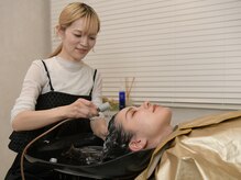 ロイズ ヘアデザイン アンド スパ(LOES)の雰囲気（スパ専用ルームで頭皮洗浄ヘッドスパ。至福のひと時を…）