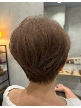 フォンド(fond) 「fond新栄/栄」白髪ぼかしカラー大人ショート