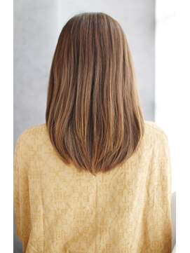 シュシュット(chouchoute) 美髪質改善ホワイトブロンドワイドバングイメチェン外ハネボブ67