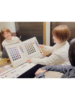 プロフェッショナル診断を行うトップスタイリストのみ在籍。納得いくまでとことん寄り添うカウンセリングを